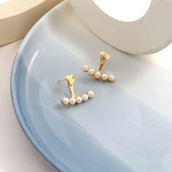 Gold and Beige Color Elegant Charms Enamel Heart Pearl Stud Earring - Picture 5 of 11